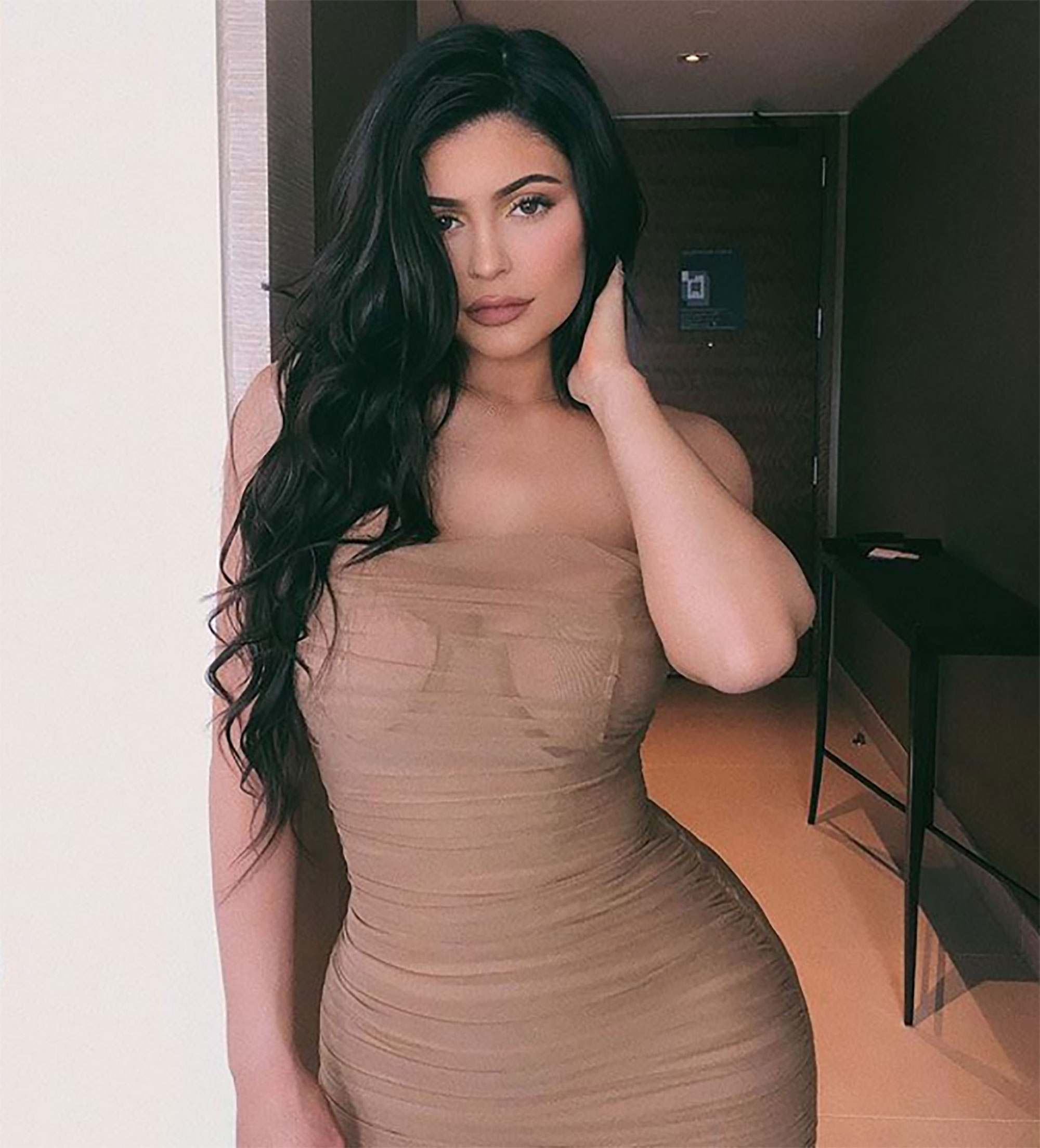 How to Dress like a Kardashian House of Troy